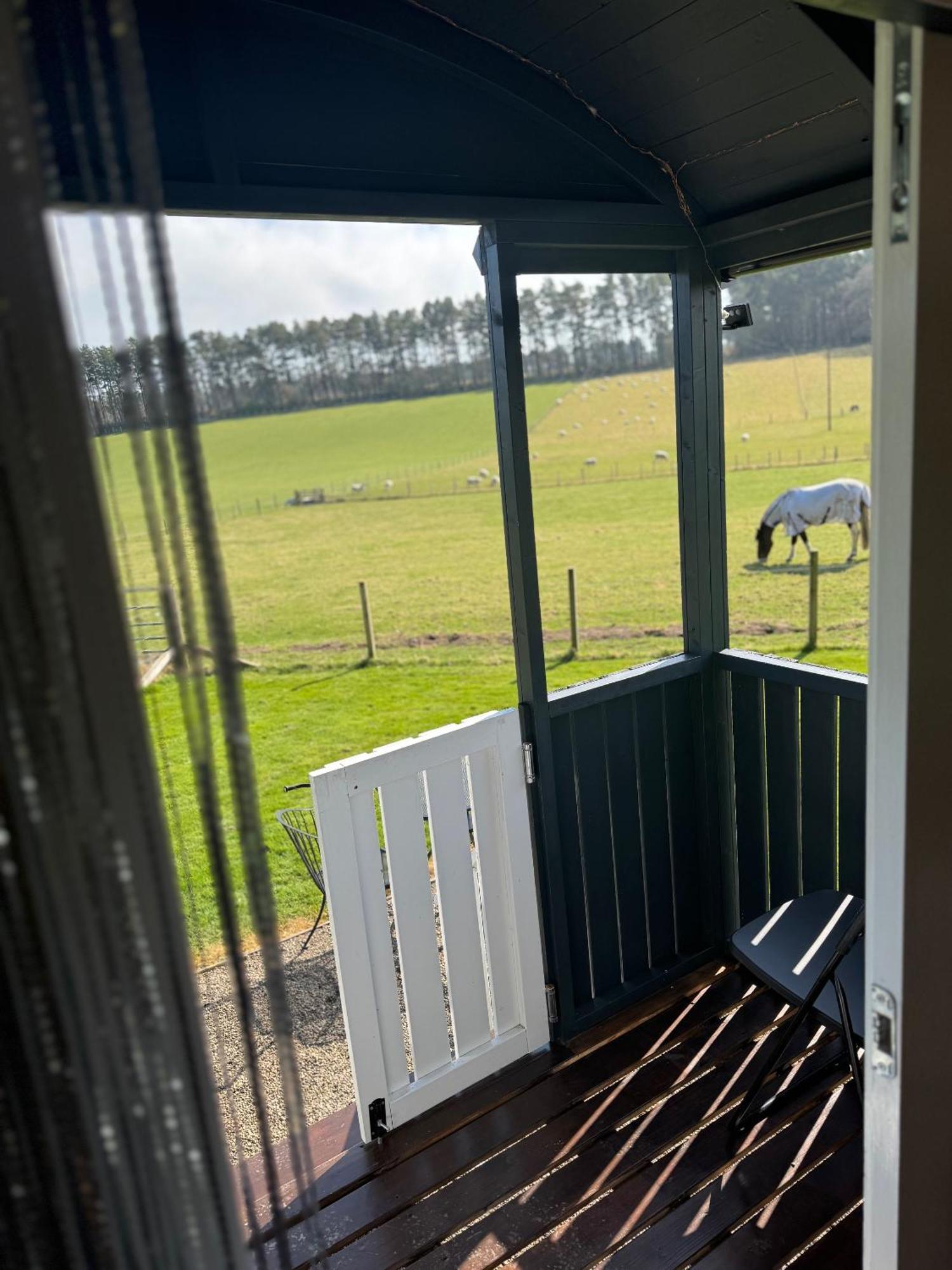 Roslin Glamping Hotel Exterior photo